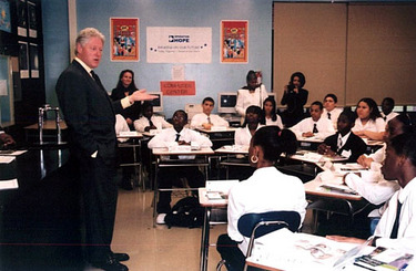 Former_president_clinton_at_launch_boof__2